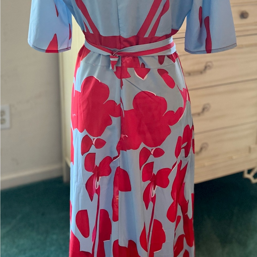 Evening Elegance Meets Daytime Chic - Picture 3 of 5